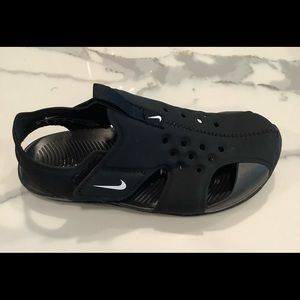 Nike Kids Water Shoes Size 13Y